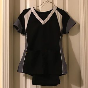 WonderWink scrub set